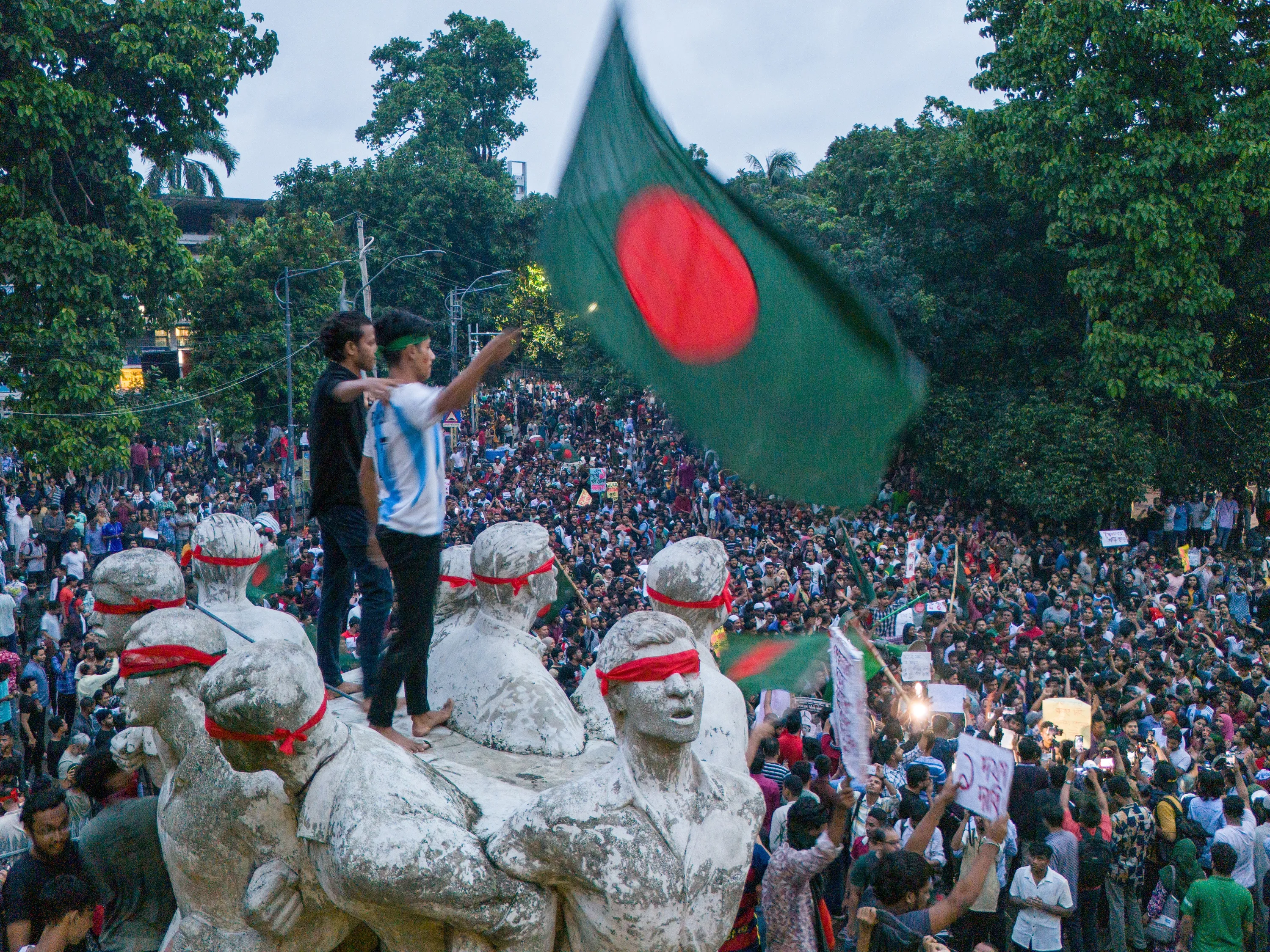 Bangladesh protesters return to the streets to demand PM’s removal — in pictures. 
 https://aje.io/iy4kwz