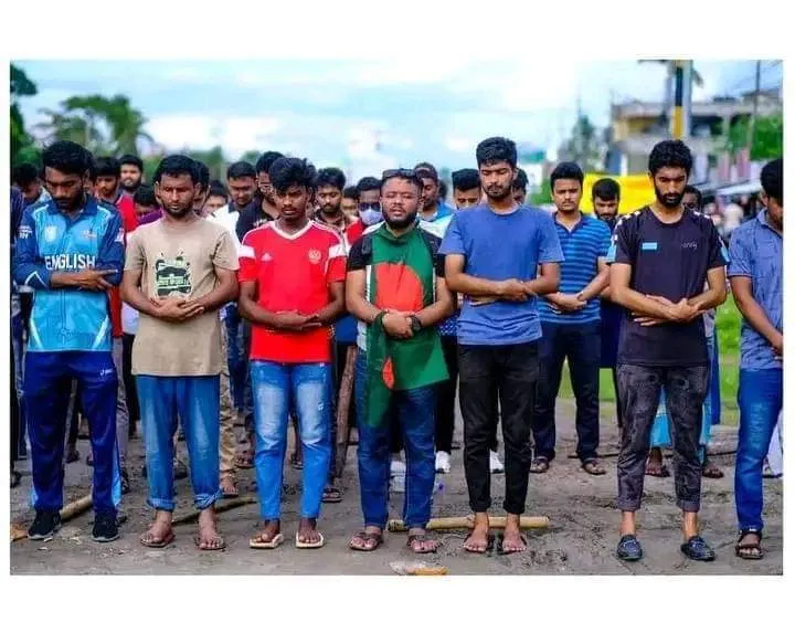 এ এক অন্য বাংলাদেশ! 
এ বাংলাদেশ হারবেনা, ইনশাআল্লাহ্!
স্থানঃ Khulna University