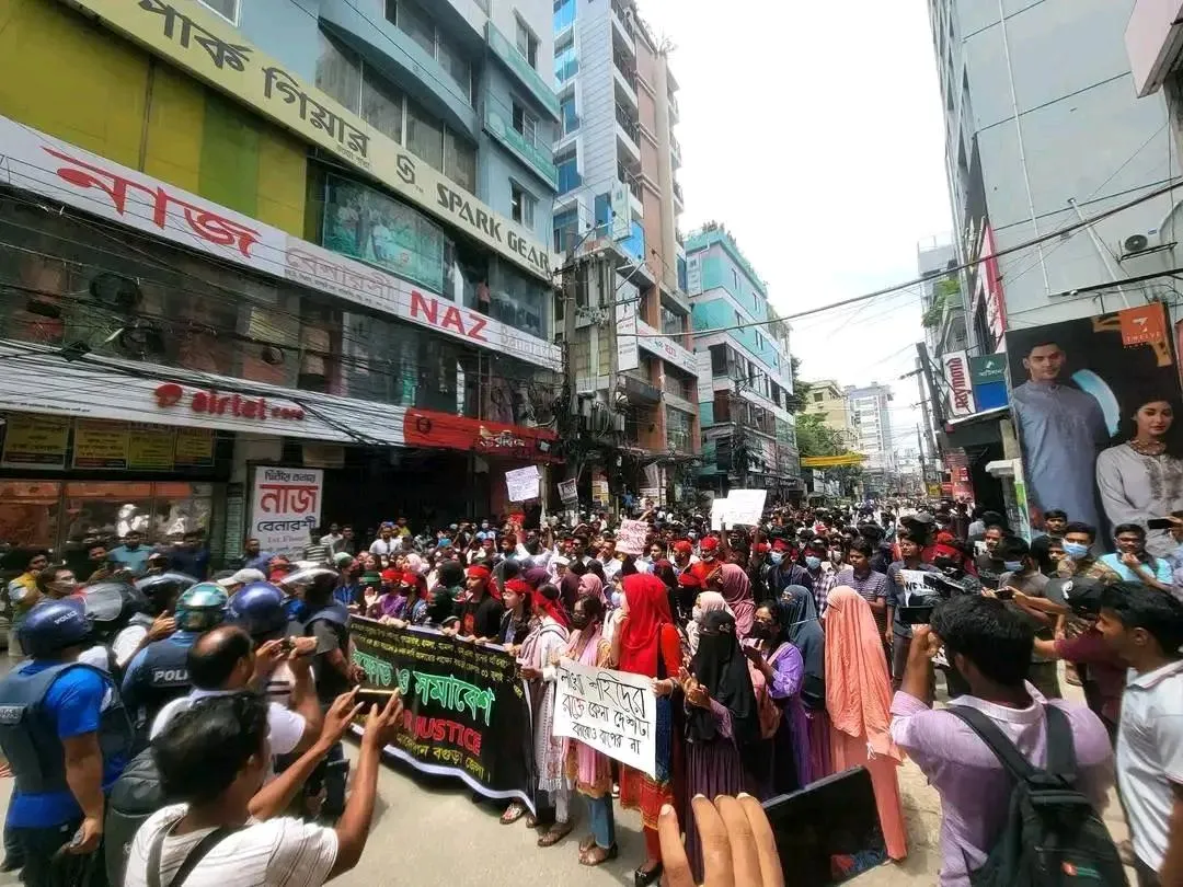 #MarchForJustice Protest in Bogra in favour of Anti Discrimination Students Movement. General, Lawyers and Businessmen joined there with protestors 🇧🇩