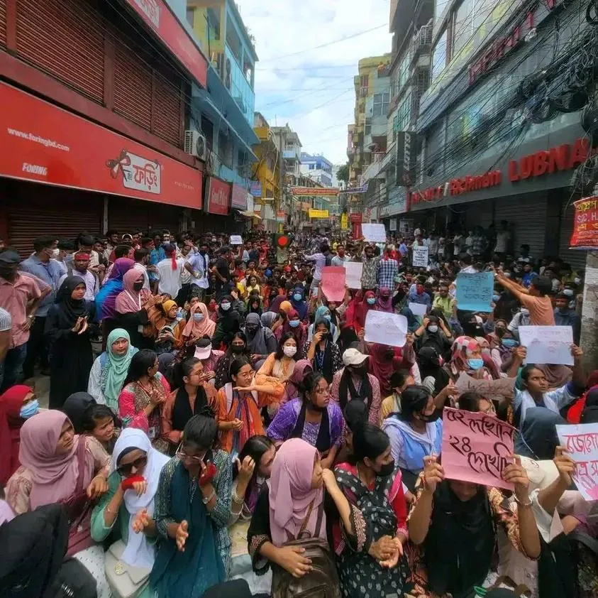 #MarchForJustice Protest in Bogra in favour of Anti Discrimination Students Movement. General, Lawyers and Businessmen joined there with protestors 🇧🇩