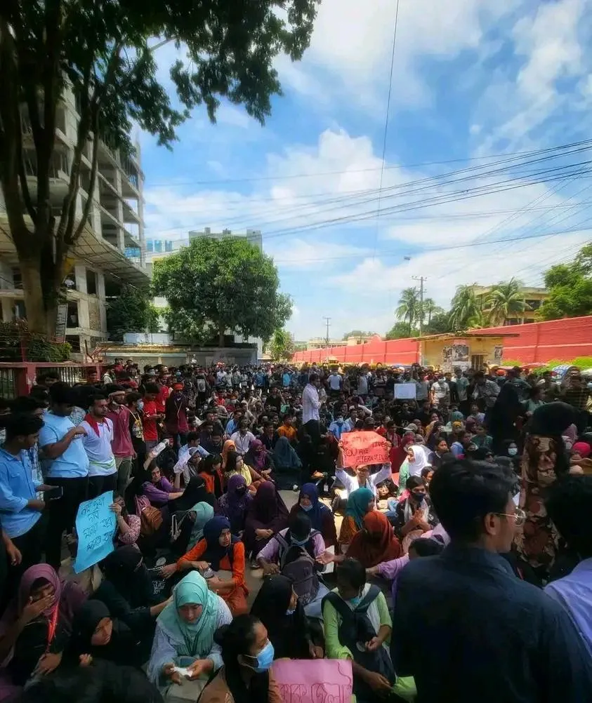 #MarchForJustice Protest in Bogra in favour of Anti Discrimination Students Movement. General, Lawyers and Businessmen joined there with protestors 🇧🇩