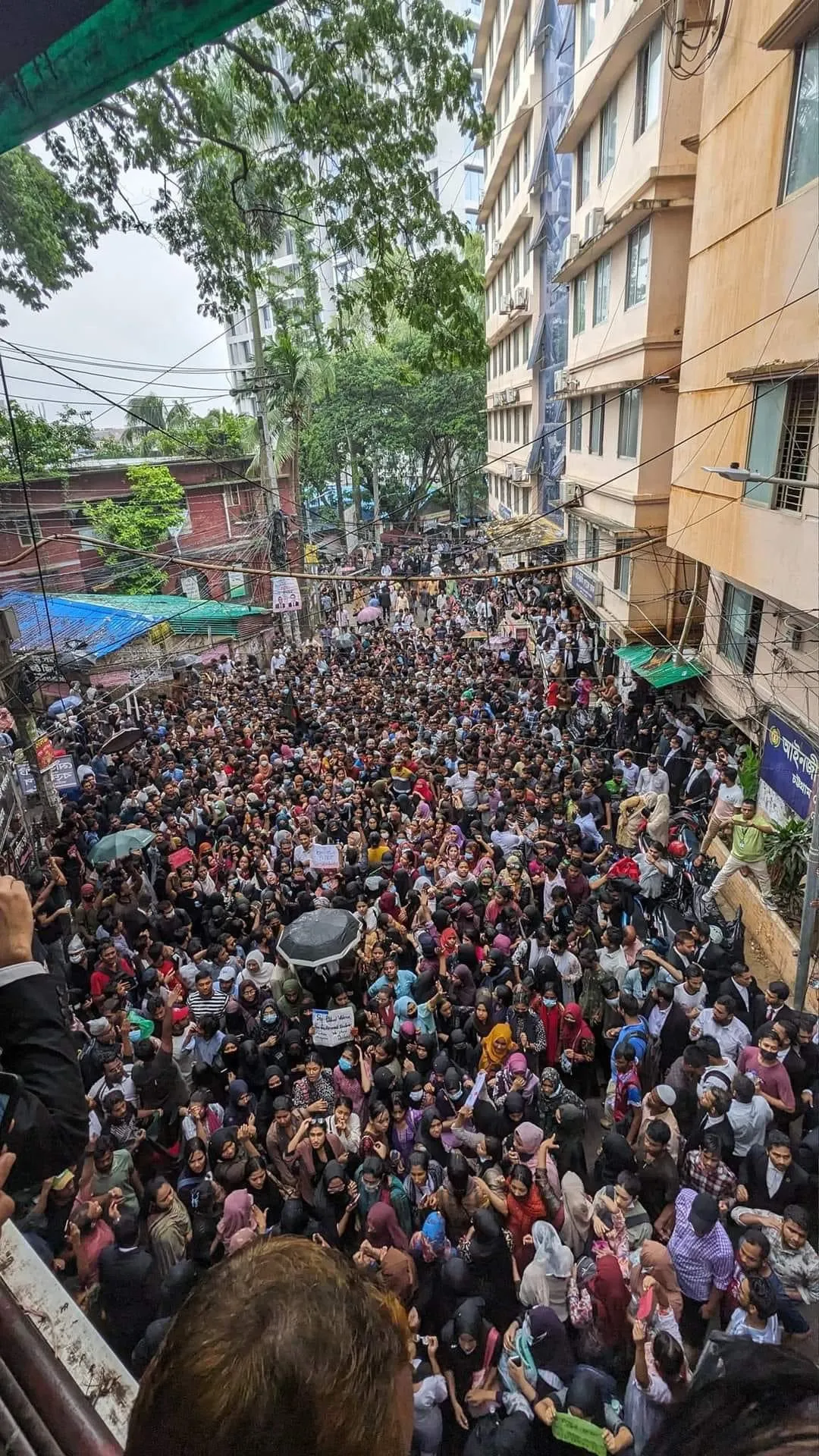 The ENERGY, the COURAGE, the Students! Revolution,Revolution,Revolution 31 July 24
Courtbuilding, Chattogram🇧🇩
https://x.com/JusticeBengal/status/1818561992166457617