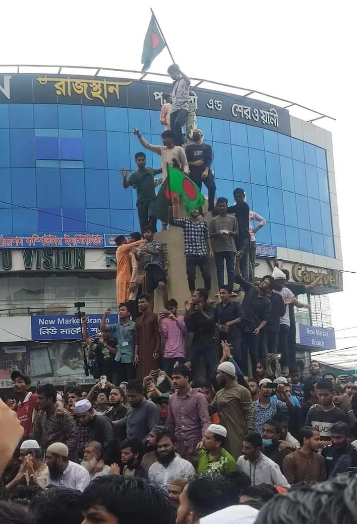 বীর চট্টলা ✊🇧🇩

০২/০৮/২০২৪