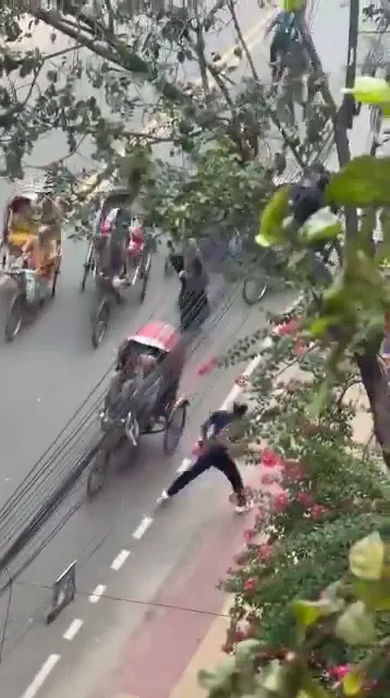 29 July 24, Police have beaten and arrested the protesting students
Location:- Dhanmondi 01